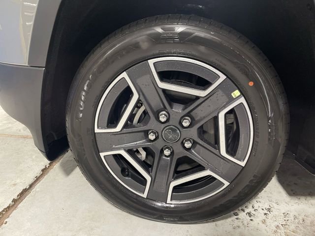 New 2026 Jeep Cherokee Laredo image 10