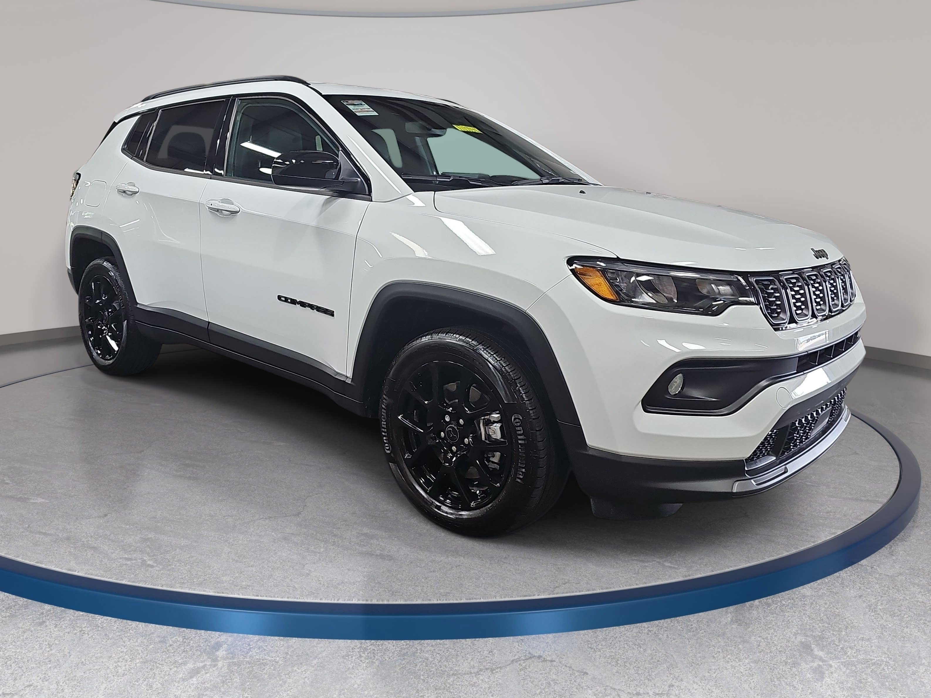 Used 2026 Jeep Compass Latitude AWD/4WD image 3