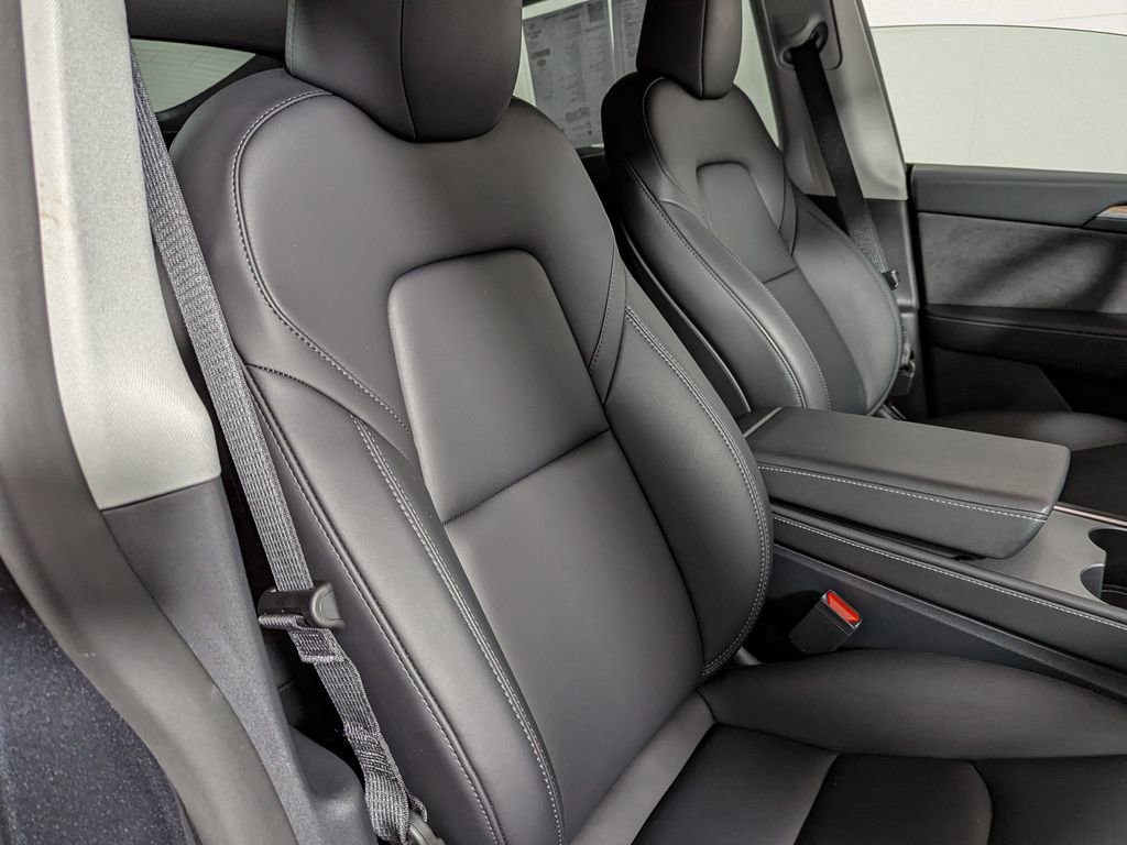Used 2025 Tesla Model Y Long Range image 24