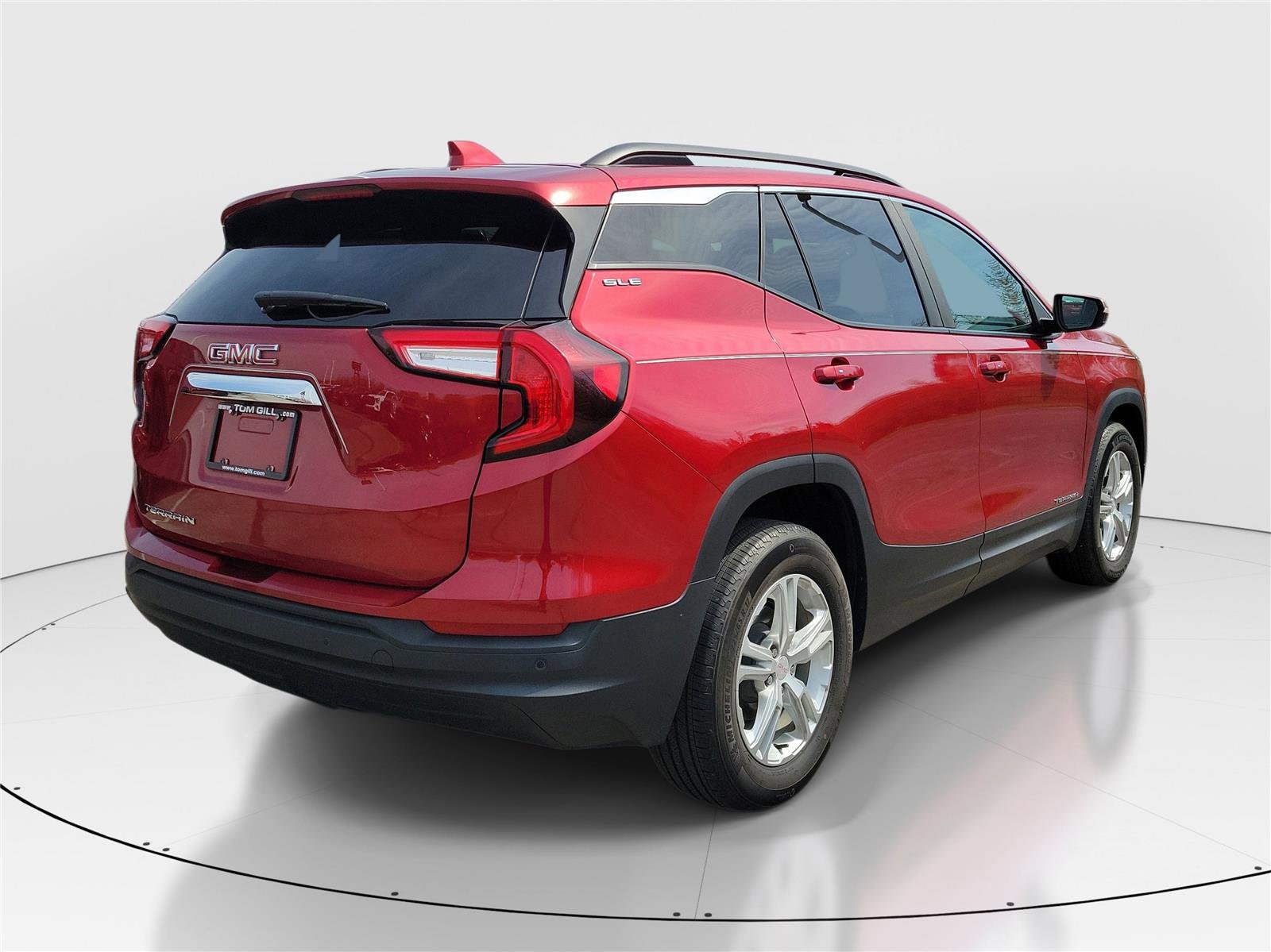 Used 2023 GMC Terrain SLE w/ Driver Convenience Package image 4