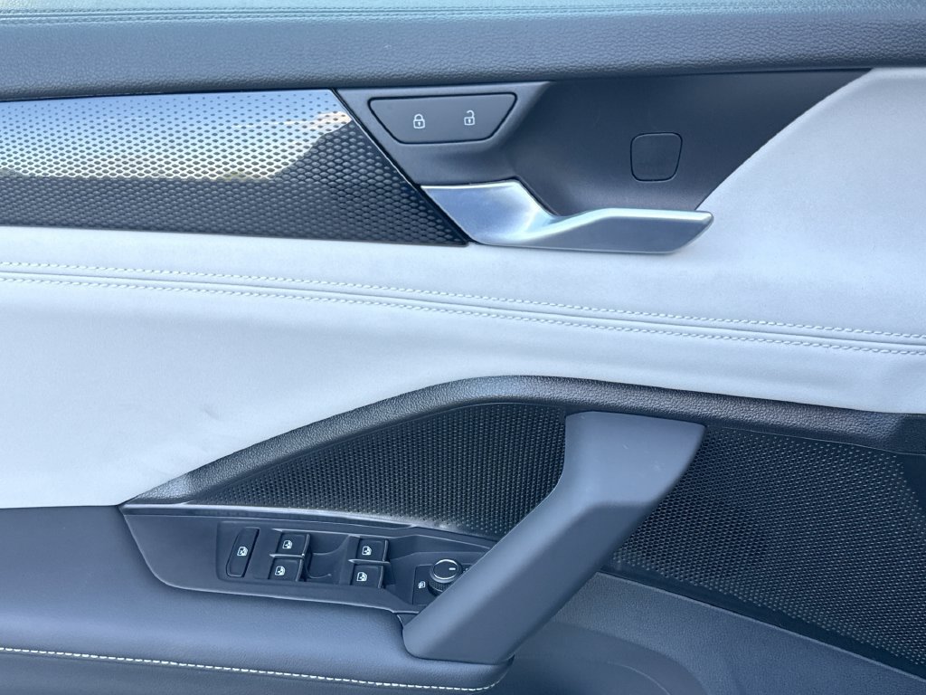 New 2026 Volkswagen Tiguan SE FWD image 15