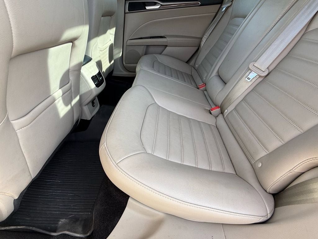Used 2017 Ford Fusion SE w/ Fusion SE Technology Package image 13