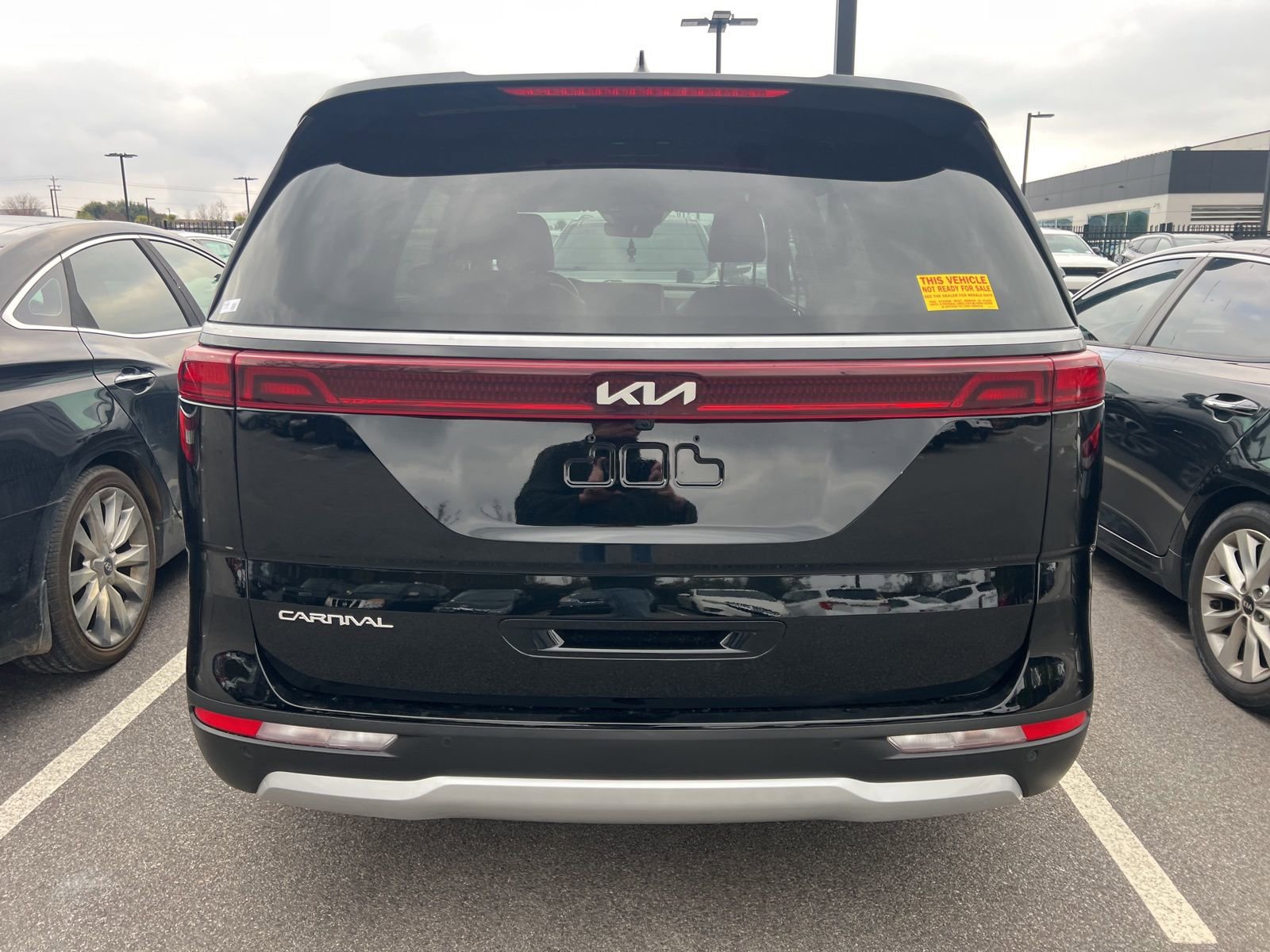 Used 2024 Kia Carnival EX image 8