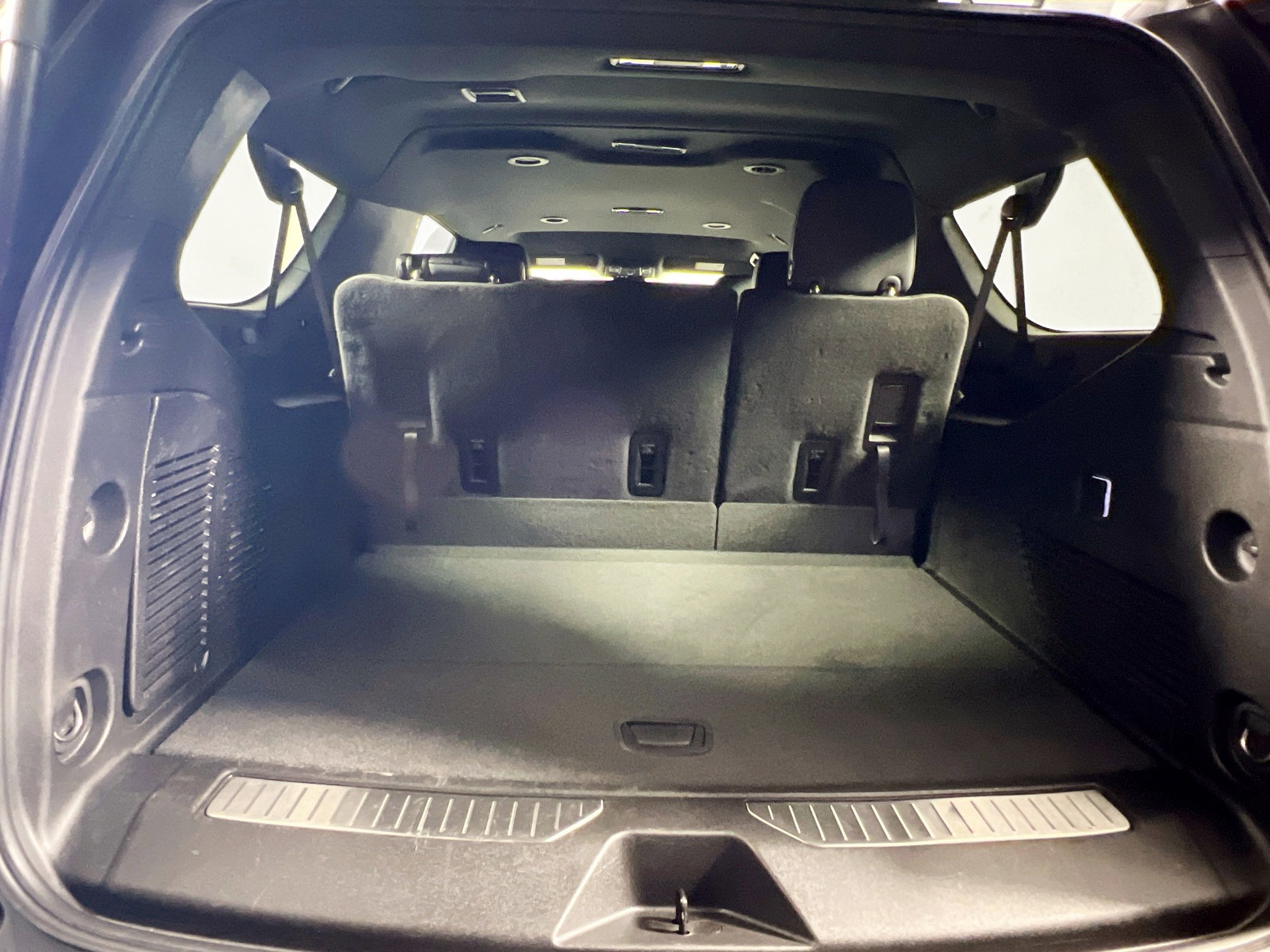 Used 2025 Chevrolet Suburban Z71 image 34