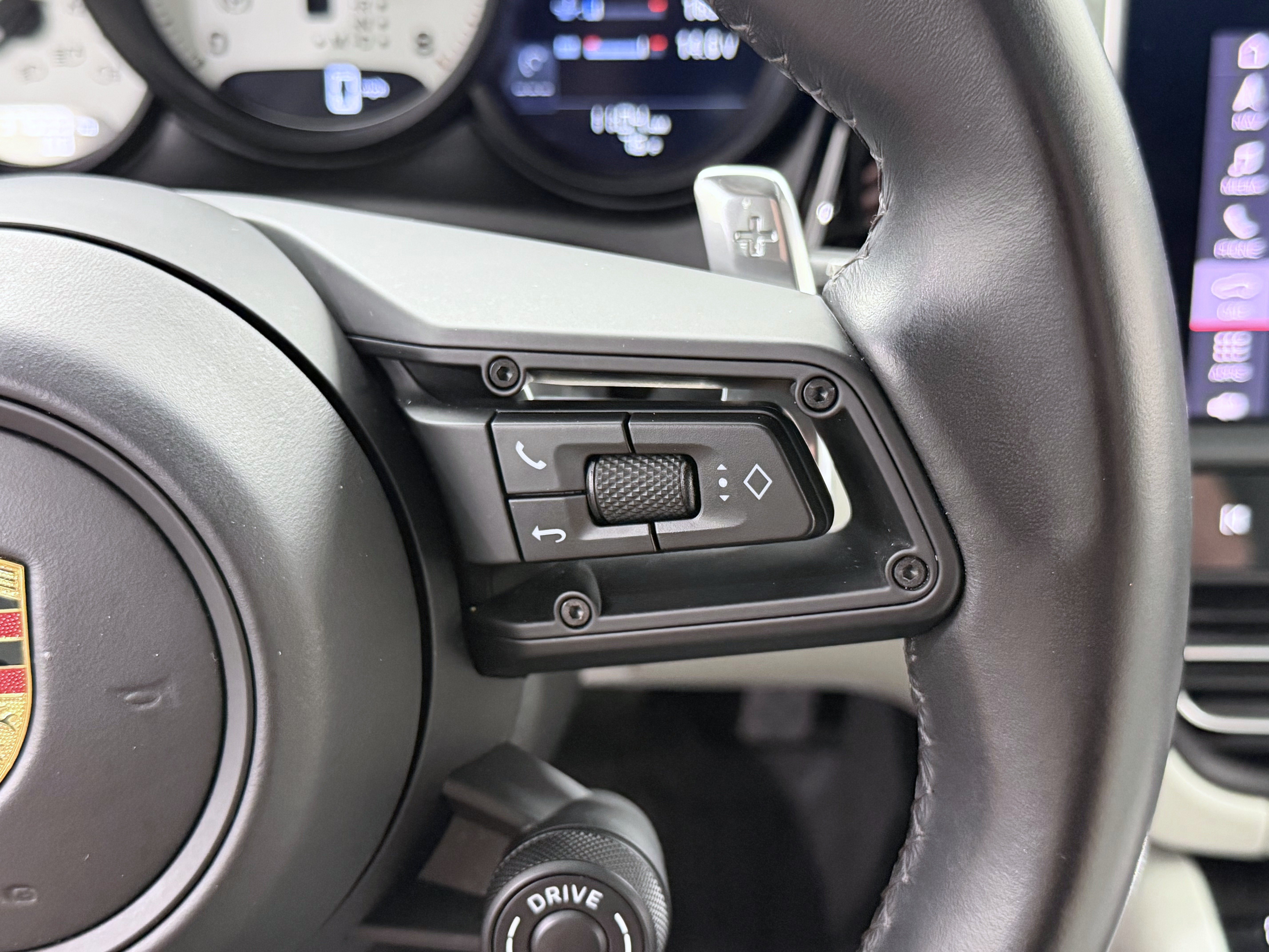 Certified 2023 Porsche Macan Turbo AWD/4WD image 53