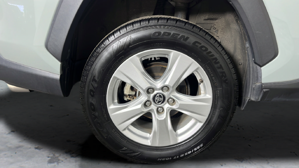 Used 2020 Toyota RAV4 XLE w/ Convenience Package FWD image 49