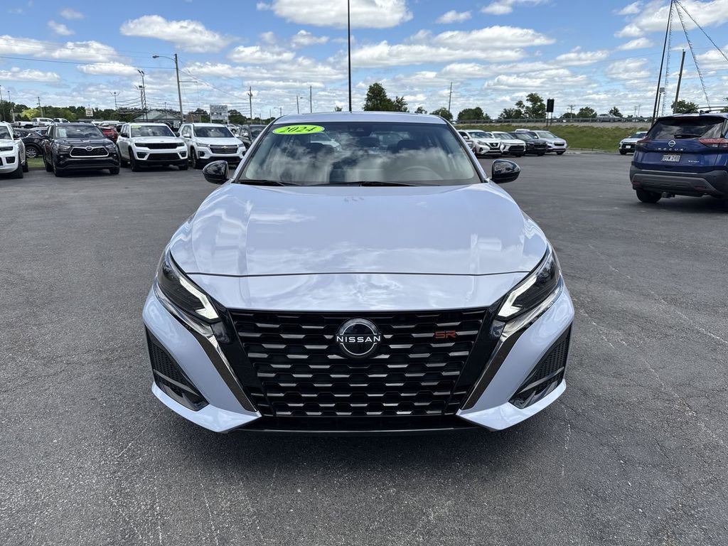 Used 2024 Nissan Altima 2.5 SR w/ SR Premium Package FWD image 16