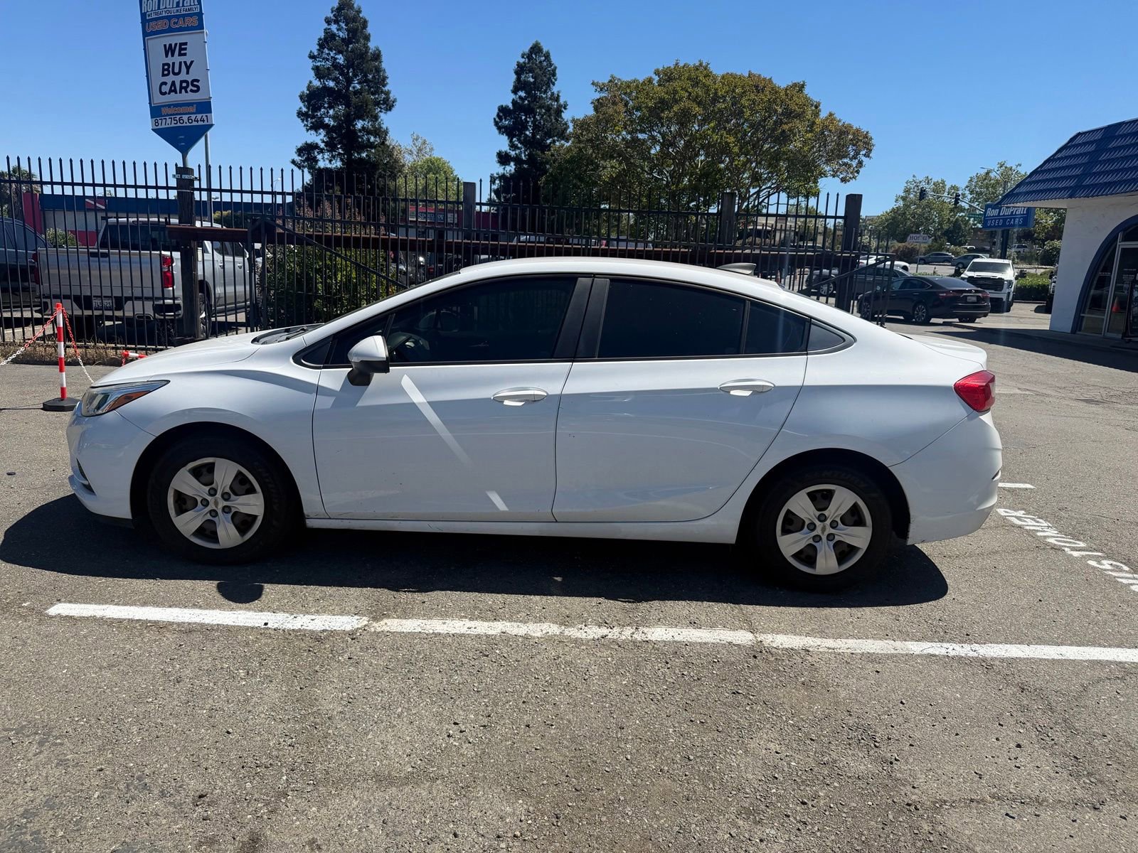 Used 2017 Chevrolet Cruze LS FWD image 2