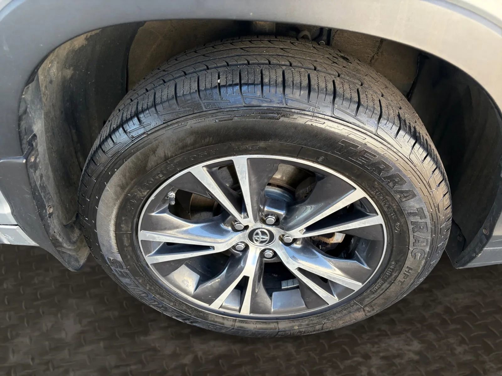 Used 2018 Toyota Highlander LE AWD/4WD image 40