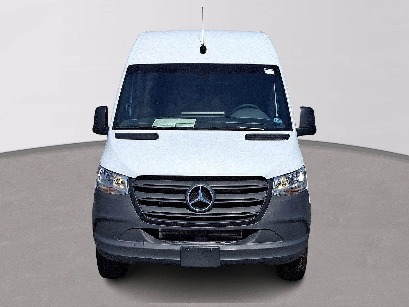 Used 2024 Mercedes-Benz Sprinter 2500 image 2
