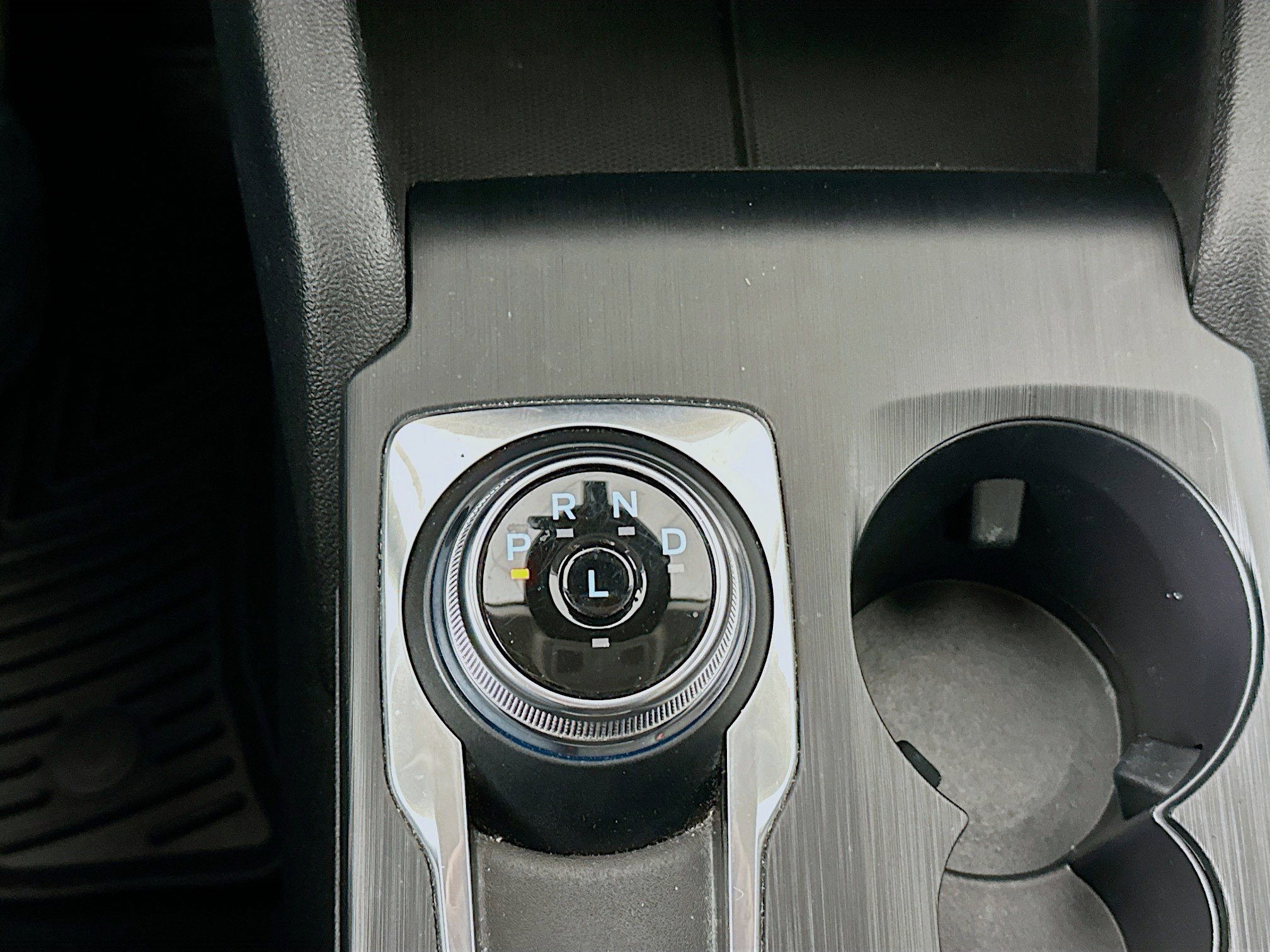 Used 2022 Ford Escape SE w/ SE Sport Appearance Package image 24