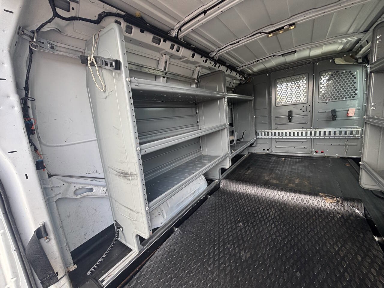 Used 2015 Chevrolet Express 2500 image 13