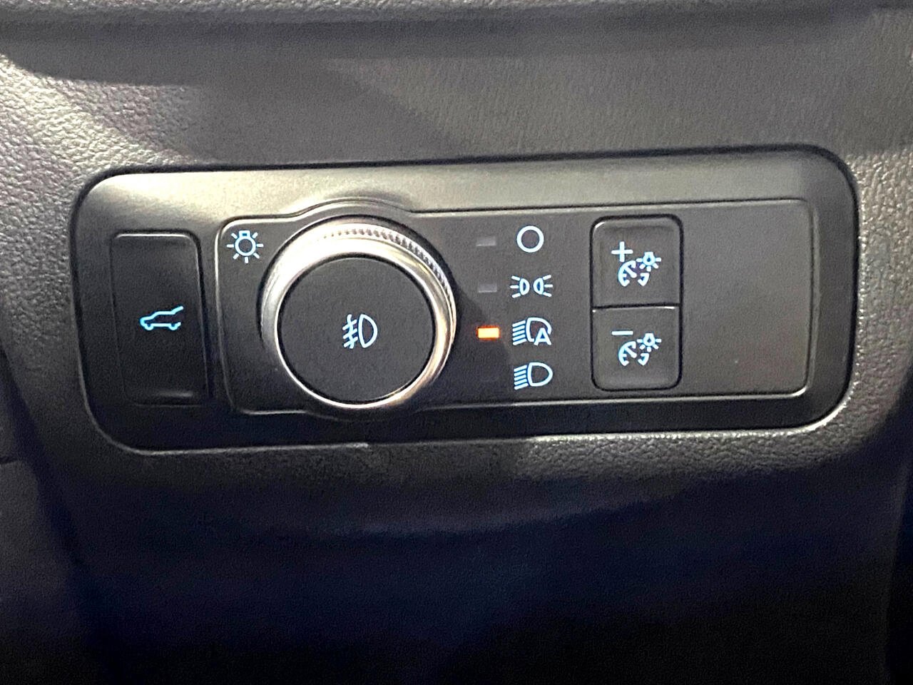 Used 2020 Ford Escape SEL image 22