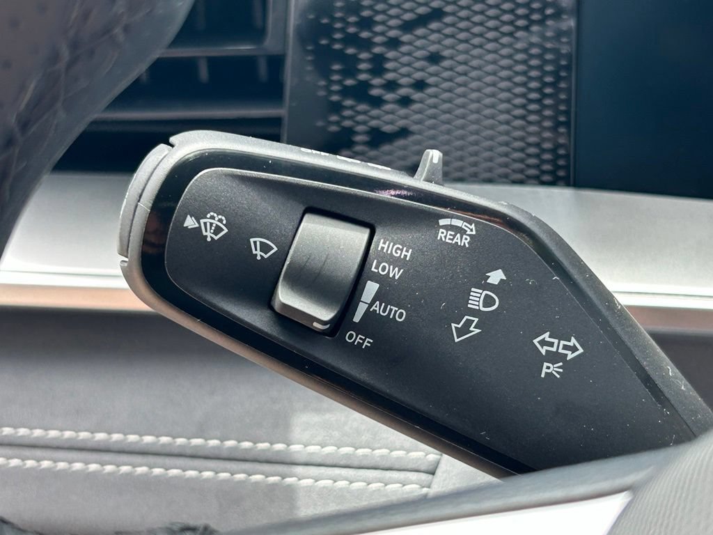 New 2026 Volkswagen Tiguan SE R-Line FWD image 23