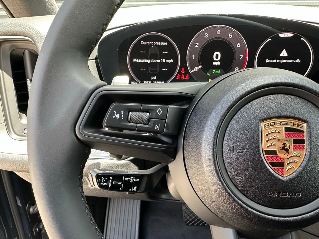 Used 2025 Porsche Cayenne E-Hybrid Coupe image 20