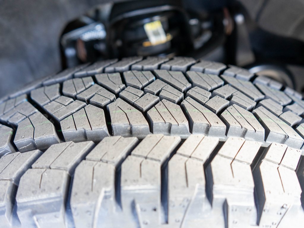 Used 2021 GMC Canyon AT4 w/ Driver Alert Package image 36