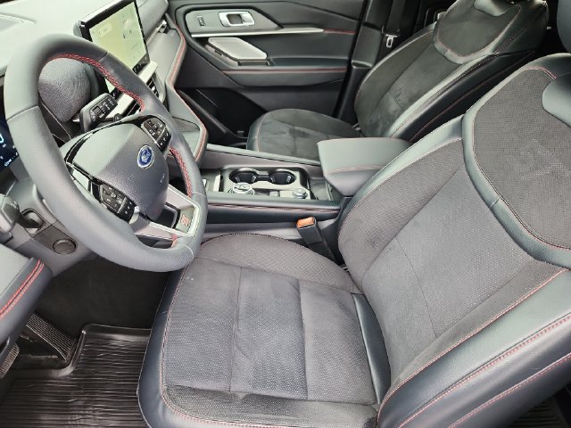 Used 2025 Ford Explorer ST AWD/4WD image 13