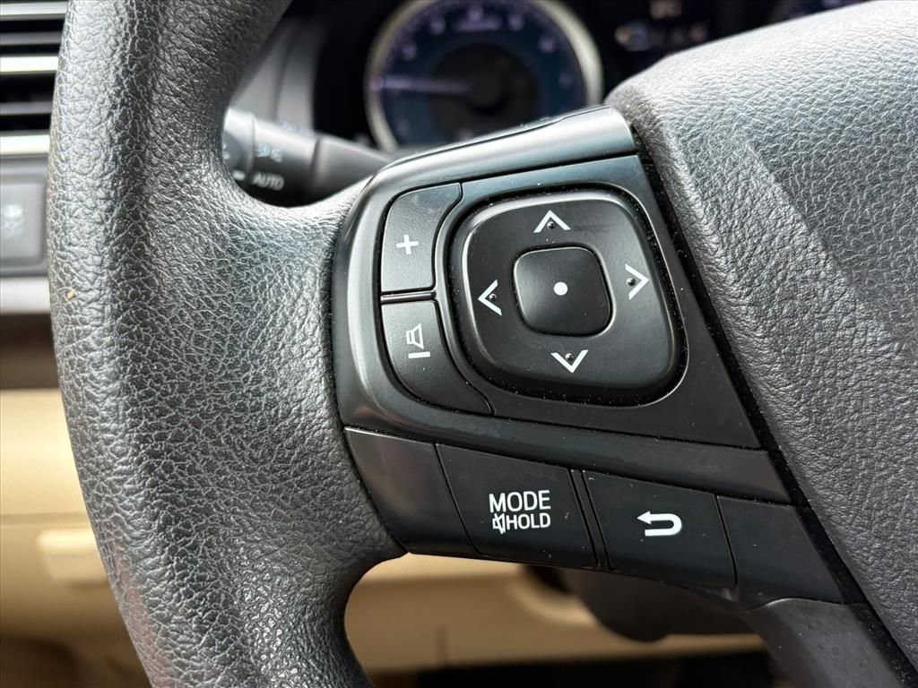 Used 2017 Toyota Camry LE FWD image 12