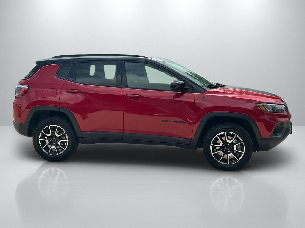 Used 2025 Jeep Compass Trailhawk AWD/4WD image 4
