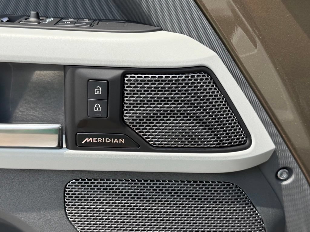 Certified 2024 Land Rover Defender 110 X-Dynamic SE AWD/4WD image 16