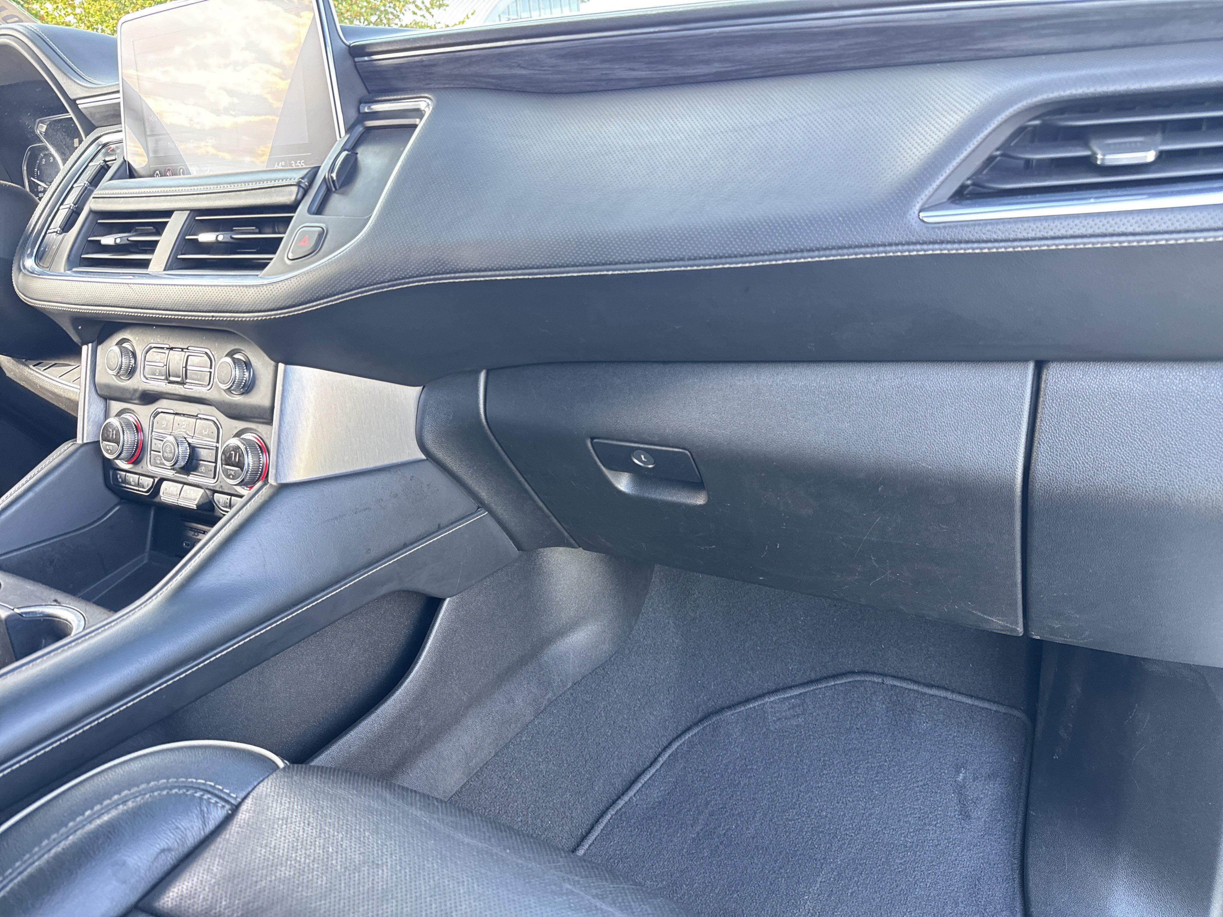Used 2021 GMC Yukon XL SLT w/ SLT Luxury Plus Package AWD/4WD image 22