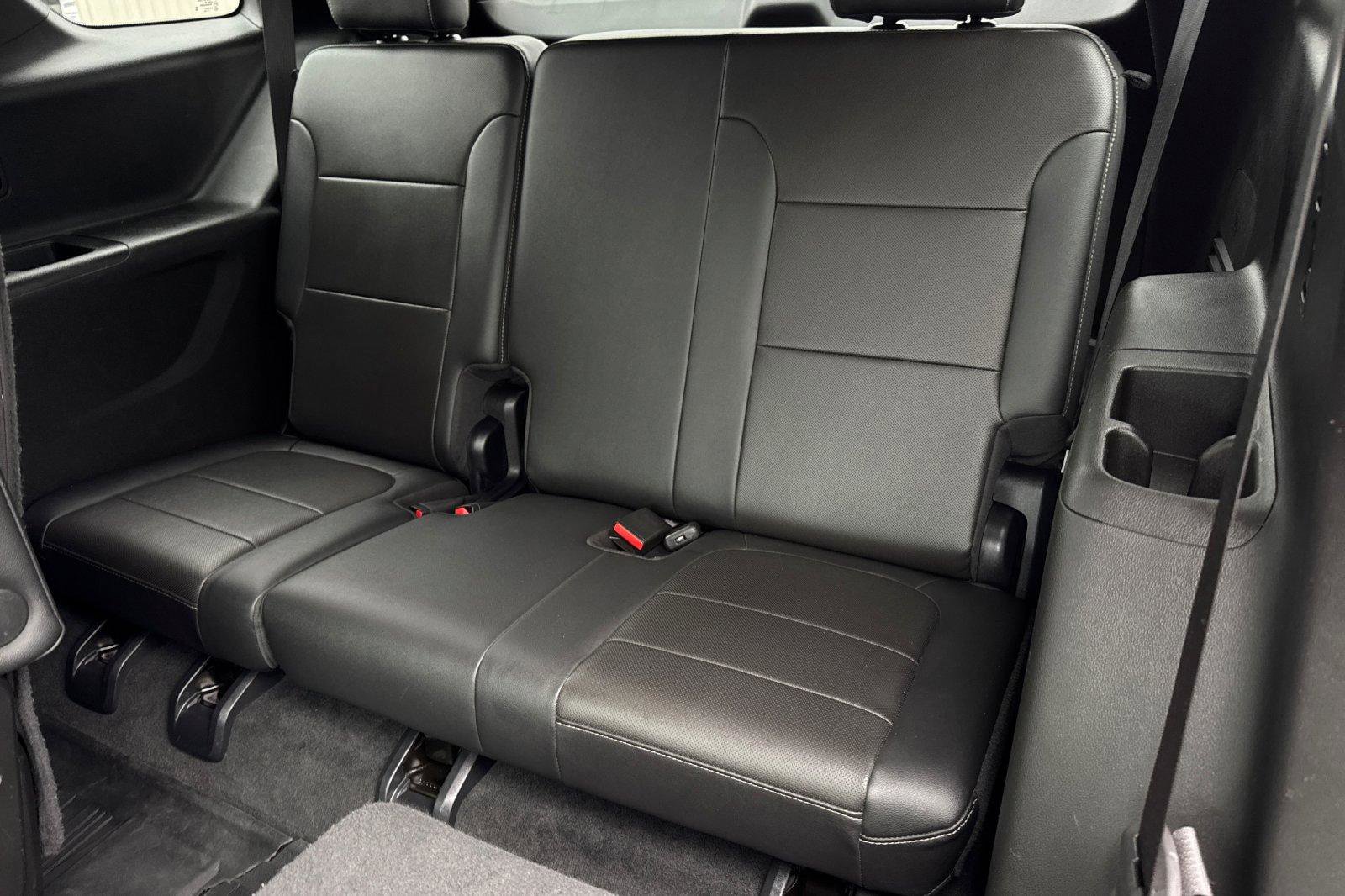 Used 2023 Chevrolet Traverse Premier w/ Redline Edition image 17