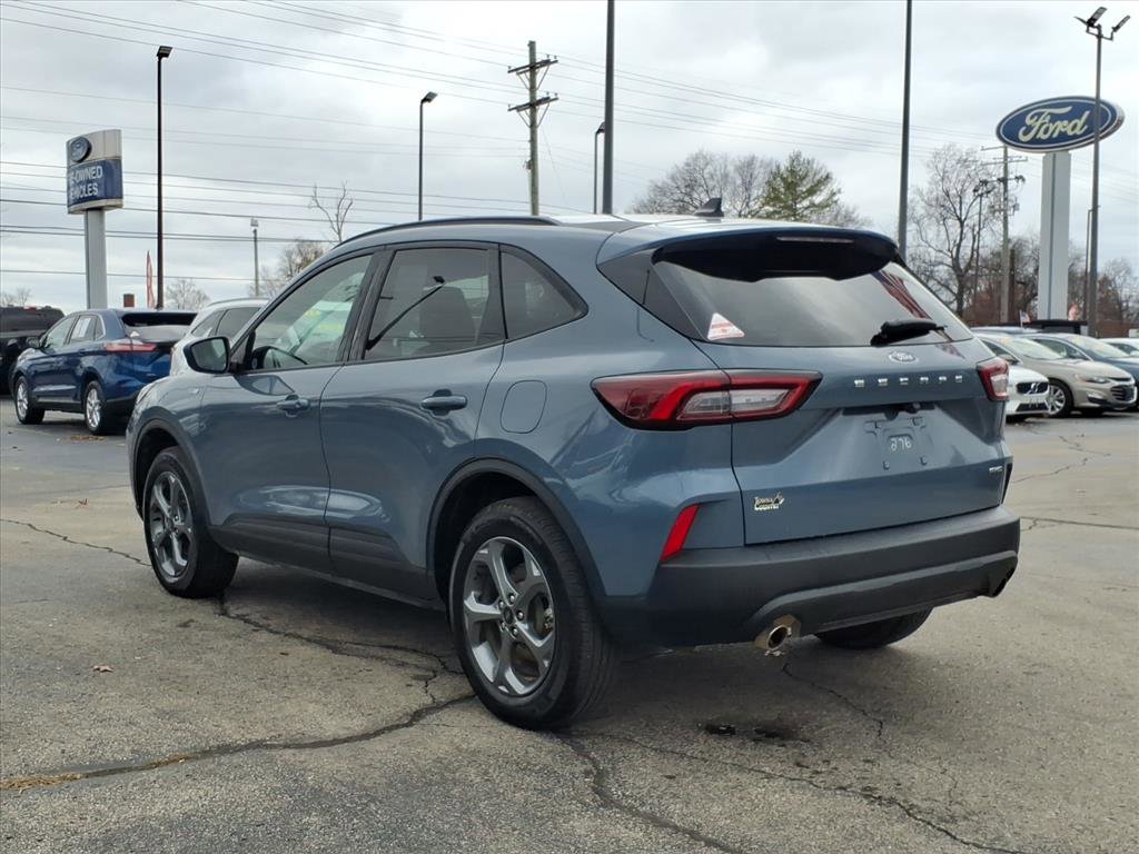 Used 2025 Ford Escape ST-Line w/ Cold Weather Package AWD/4WD image 5