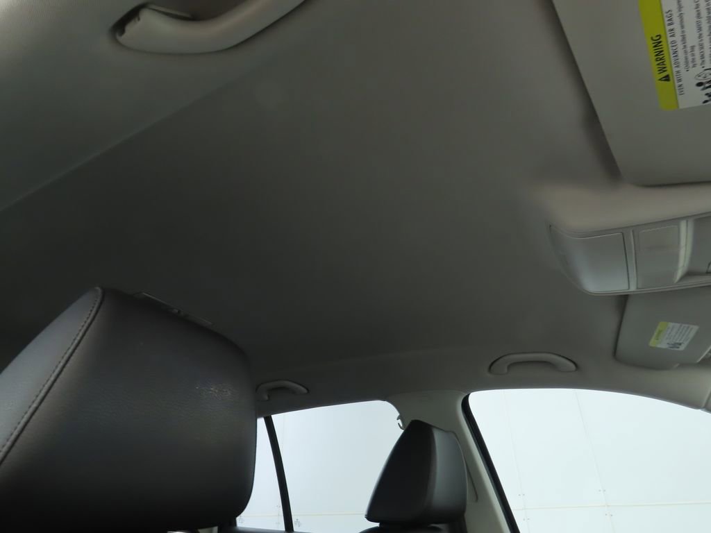 Used 2016 Volkswagen Tiguan S image 16