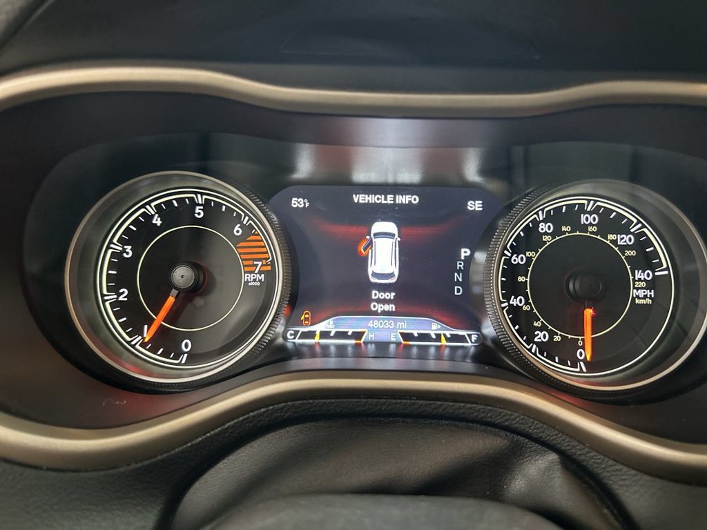 Used 2016 Jeep Cherokee Limited AWD/4WD image 13