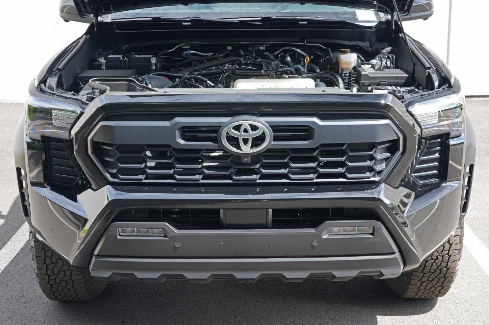 Used 2024 Toyota Tacoma TRD Off-Road w/ TRD Off Road Premium Package AWD/4WD image 8