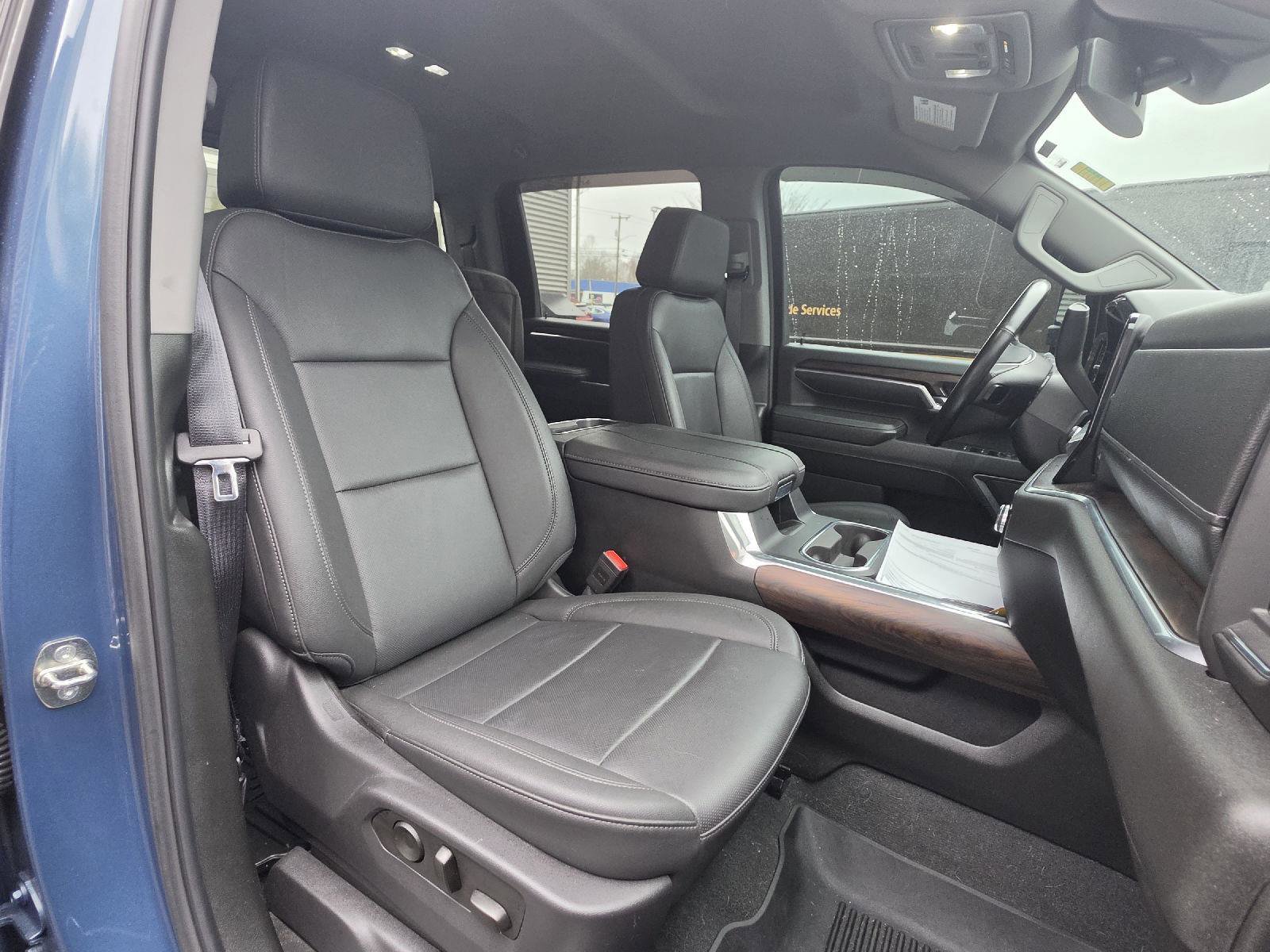 Used 2024 GMC Sierra 2500 SLT w/ SLT Convenience Package image 17