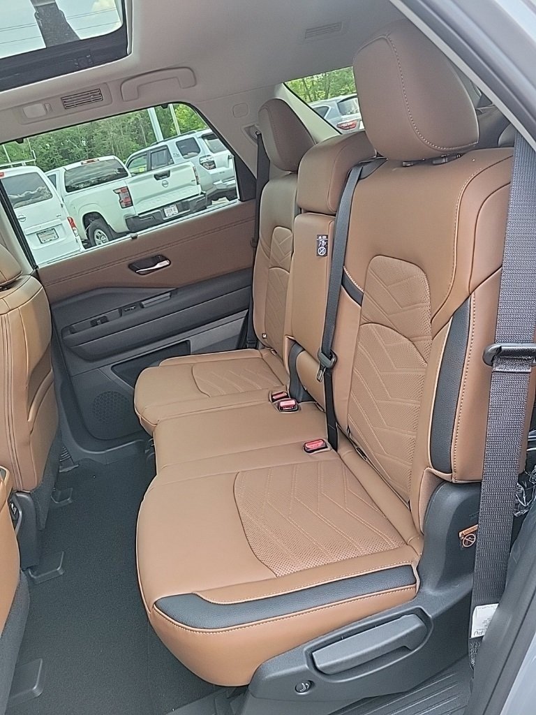 Certified 2025 Nissan Pathfinder Platinum w/ Cargo Package image 25