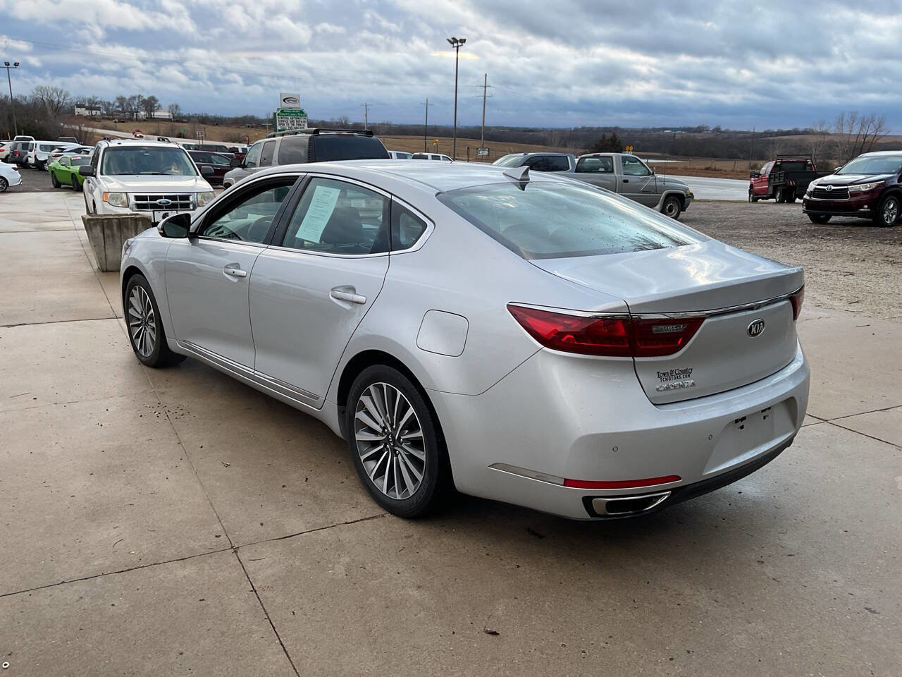 Used 2017 Kia Cadenza Premium w/ Luxury Package image 6