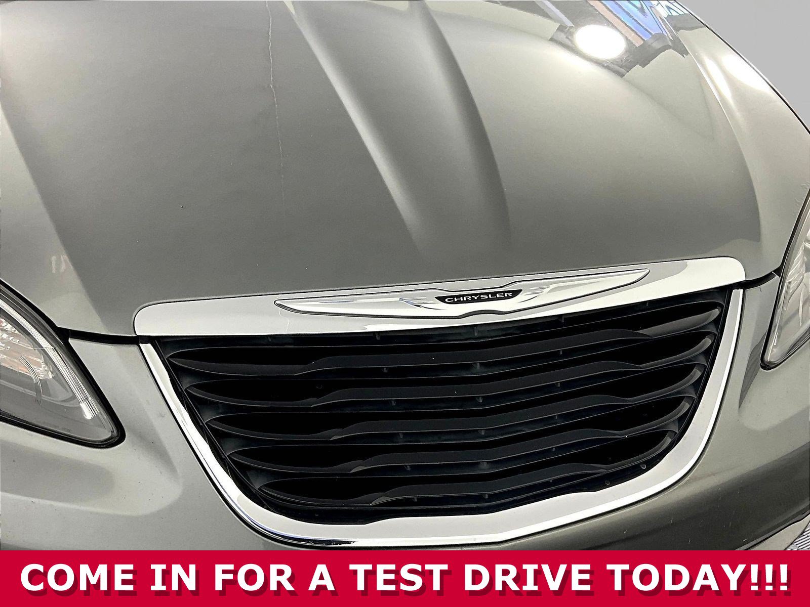 Used 2011 Chrysler 200 S FWD image 27