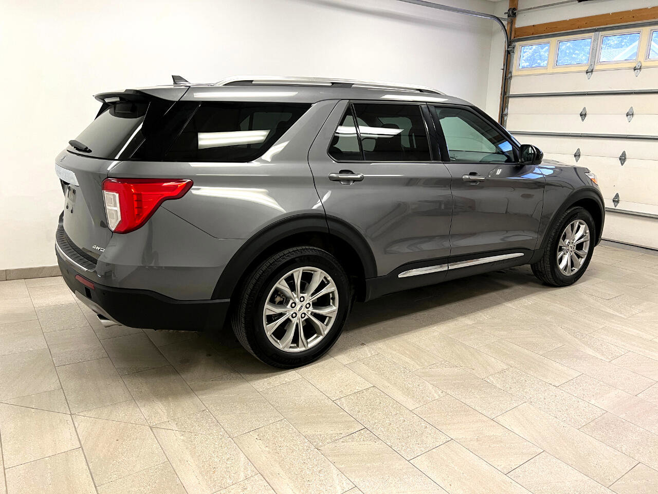 Used 2024 Ford Explorer Limited image 9