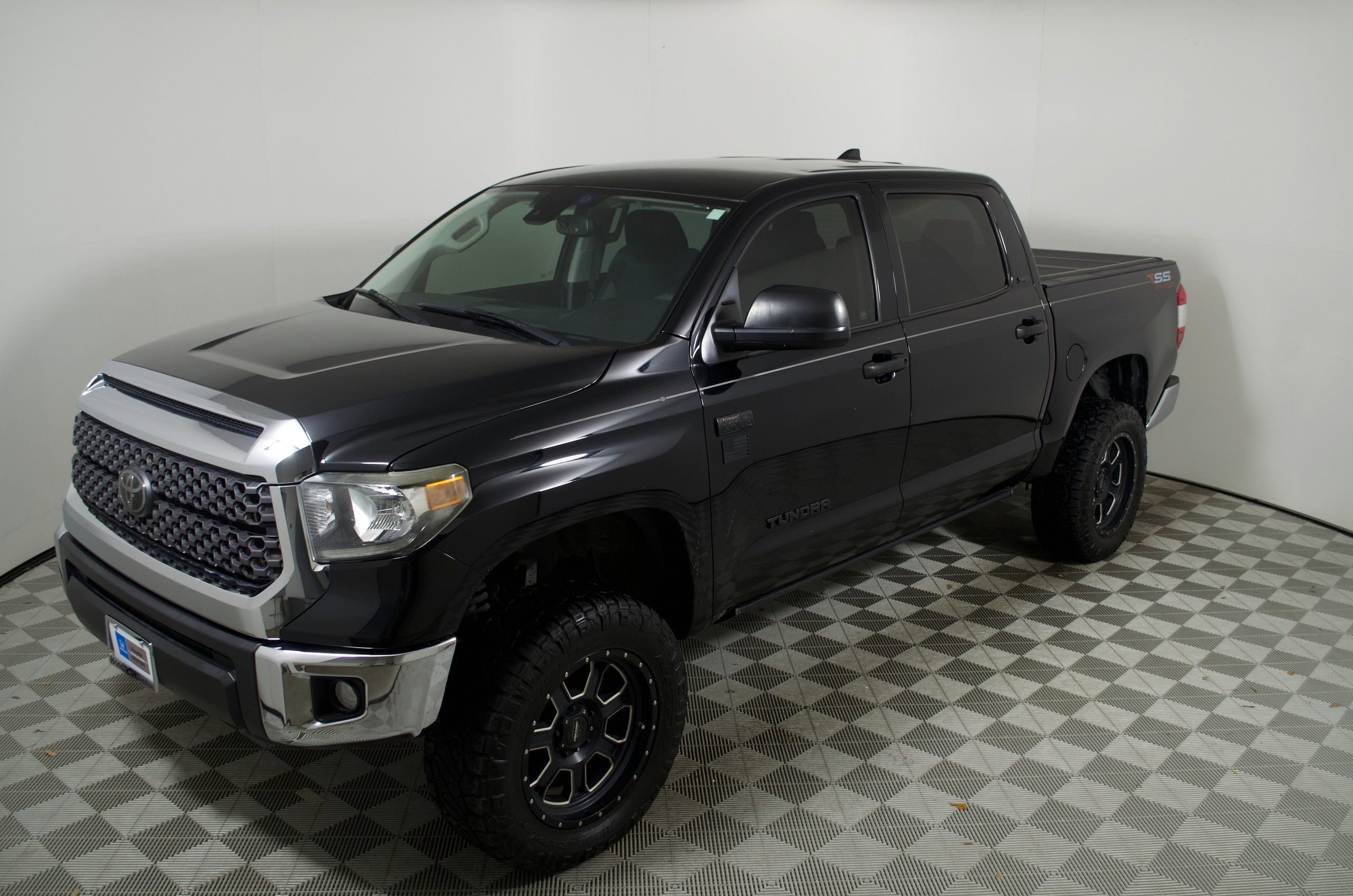 Used 2020 Toyota Tundra SR5 w/ SR5 Upgrade Package AWD/4WD image 4