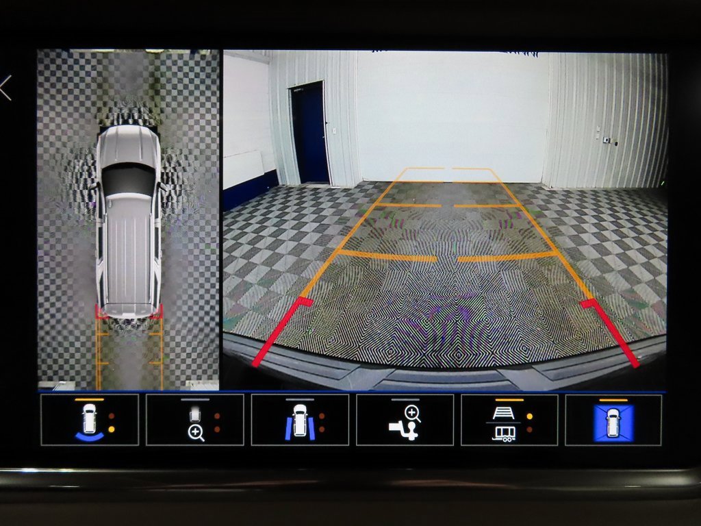 Used 2024 GMC Yukon XL Denali image 17