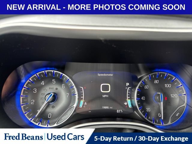 Used 2024 Chrysler Pacifica Touring FWD image 6