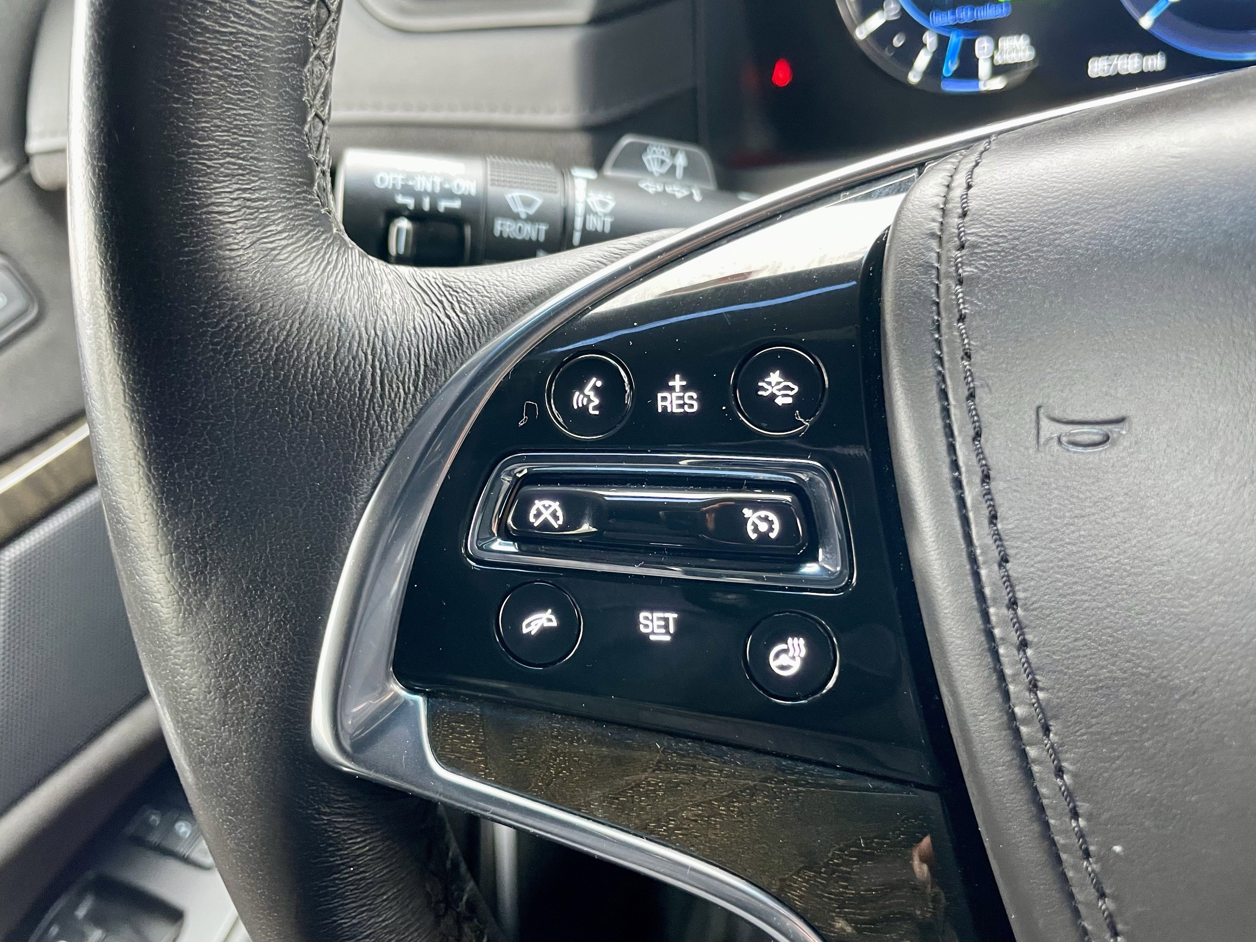 Used 2019 Cadillac Escalade ESV Platinum w/ Escalade Sport Edition image 23