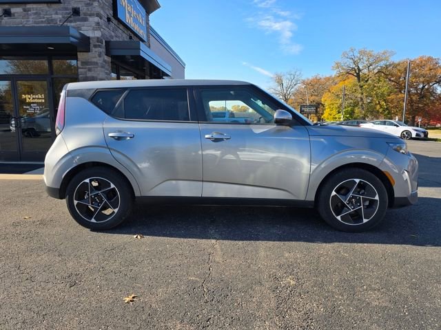 Used 2024 Kia Soul EX image 8