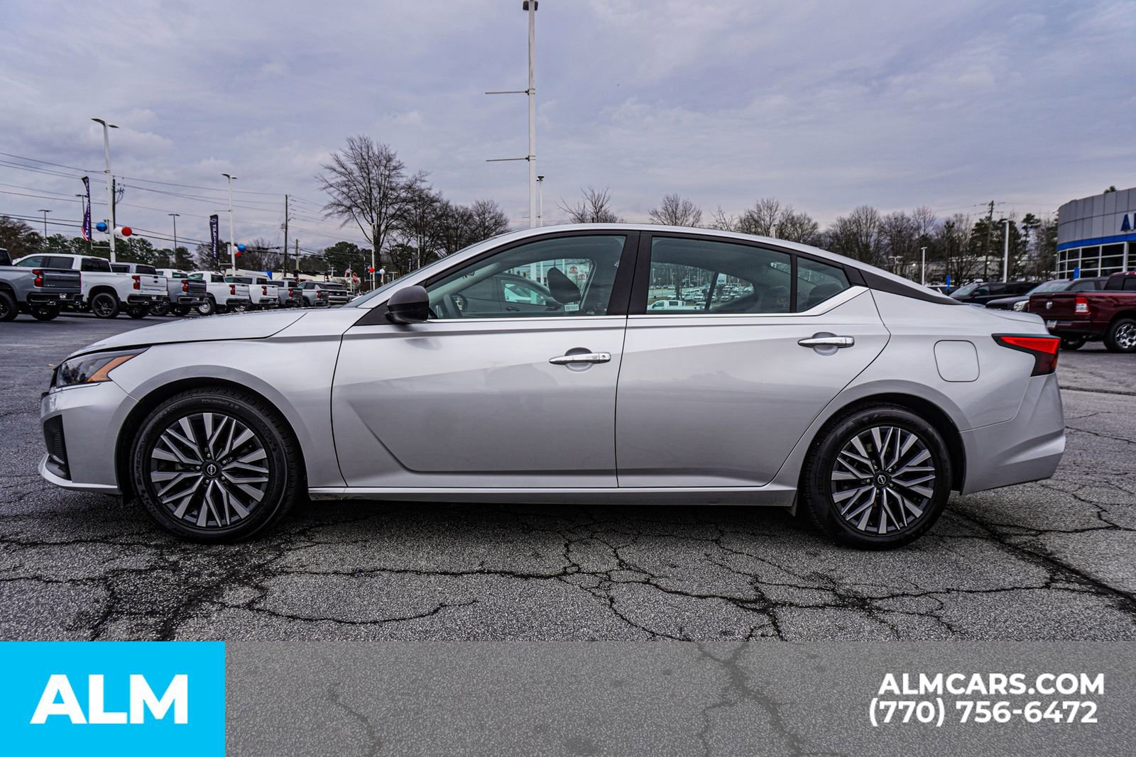 Used 2024 Nissan Altima 2.5 SV image 10