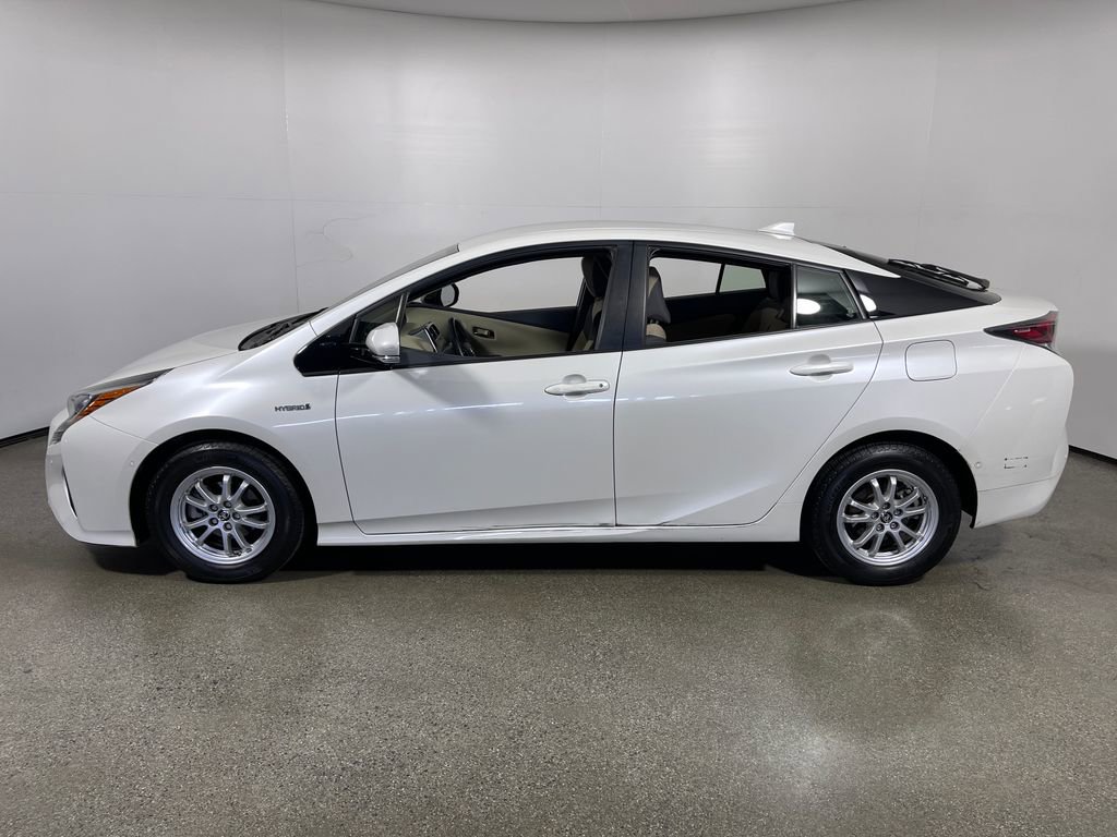 Certified 2018 Toyota Prius Three FWD image 6