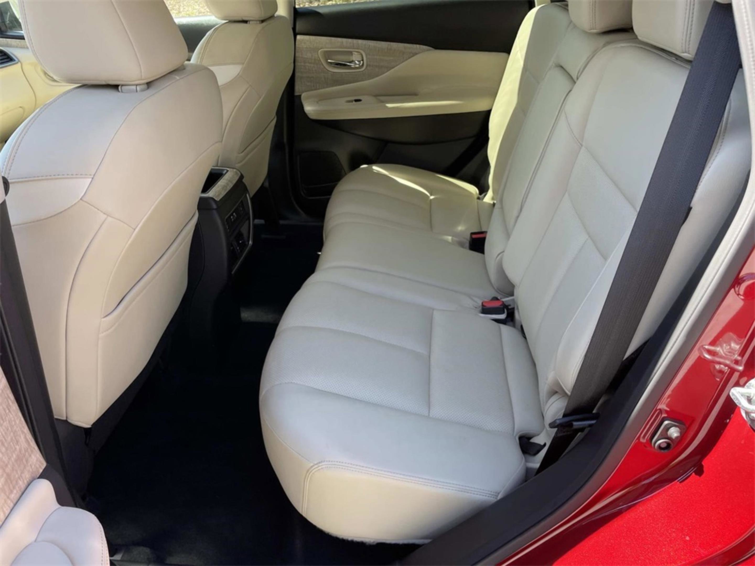 Used 2024 Nissan Murano SL image 10