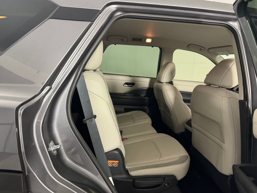 Used 2023 Nissan Pathfinder SL image 29