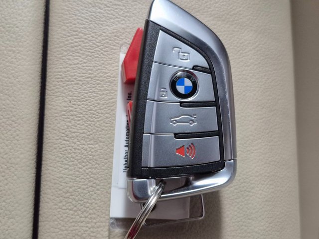 Used 2022 BMW X7 M50i image 32