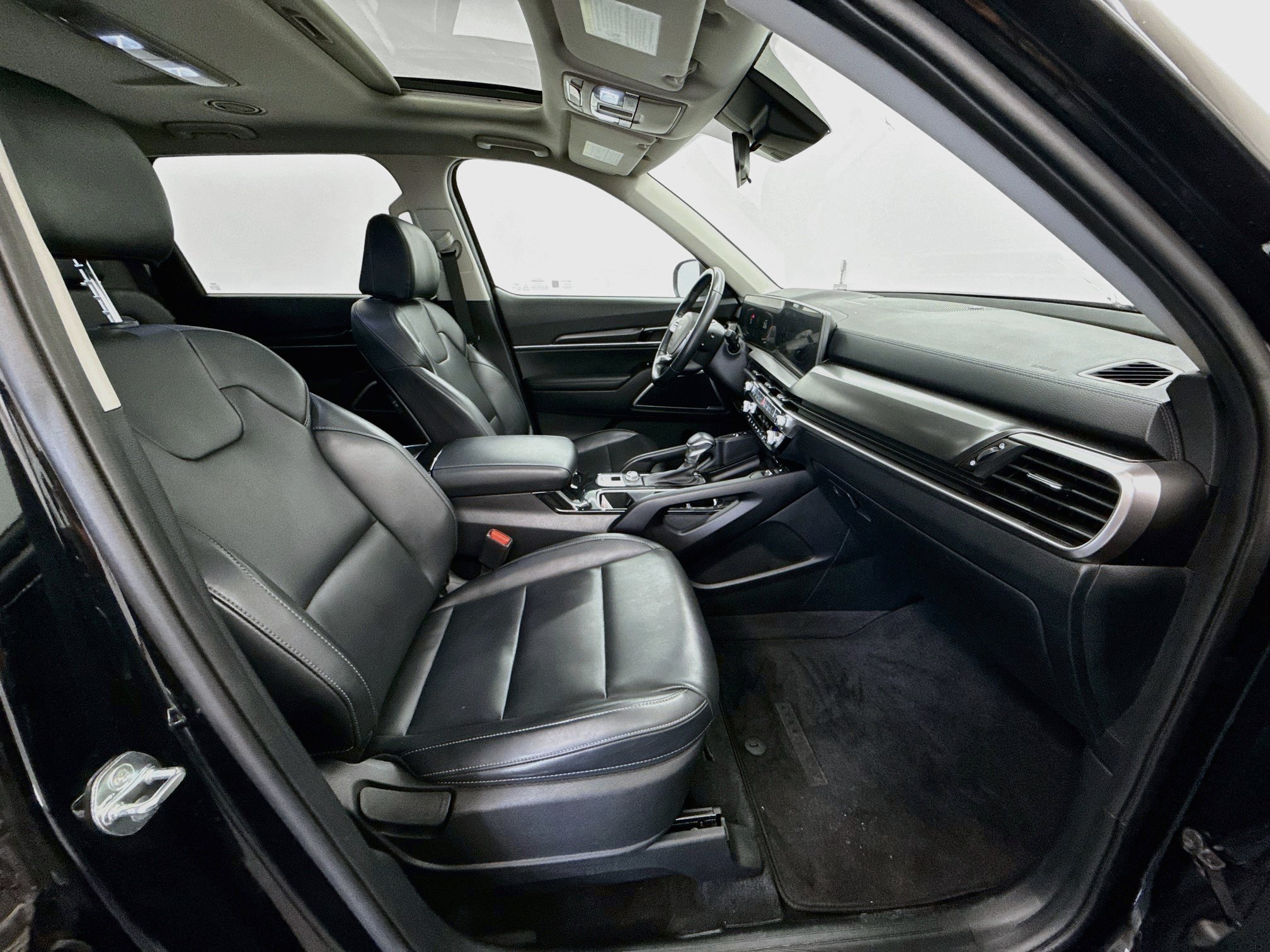 Used 2025 Kia Telluride S FWD image 32