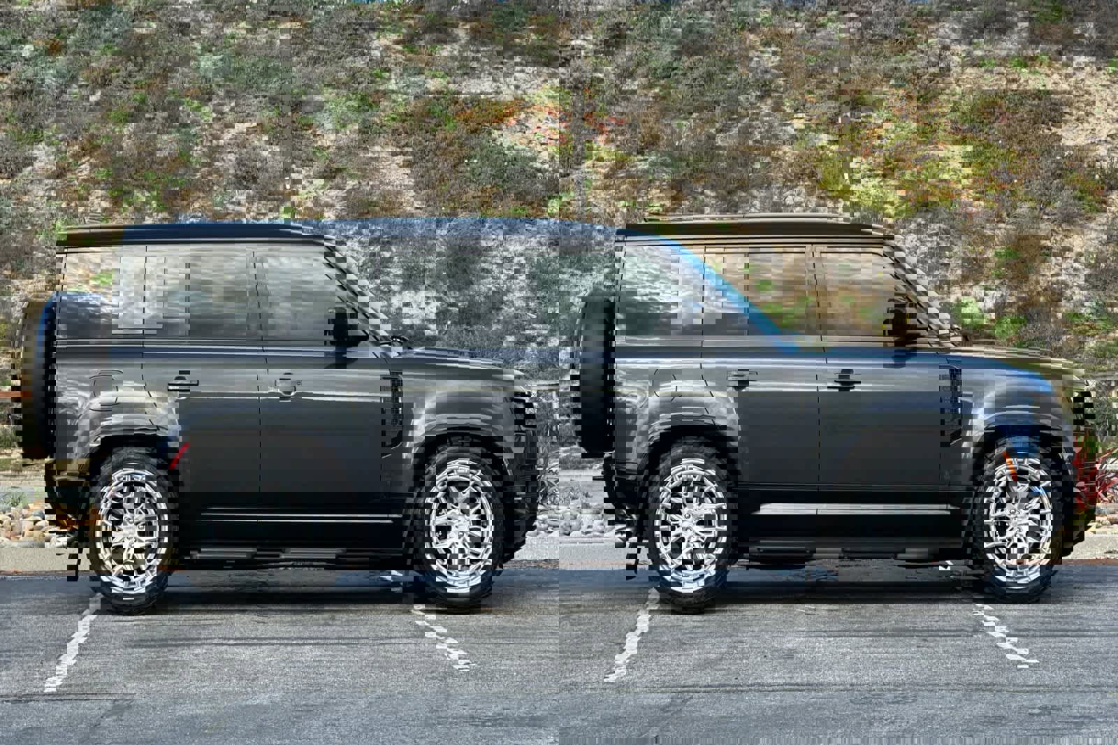 Used 2025 Land Rover Defender 110 V8 image 6