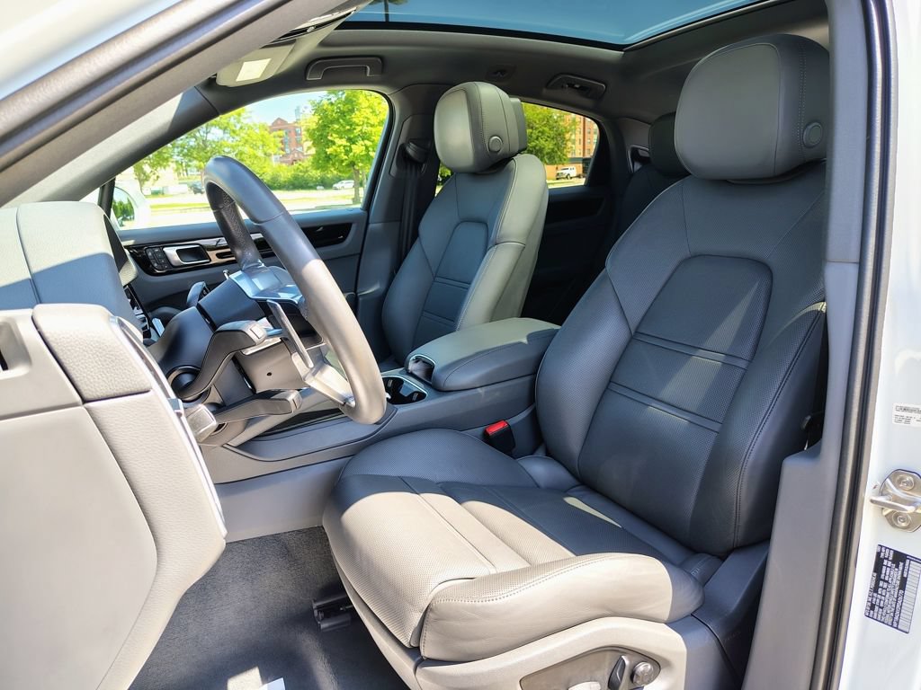 Used 2023 Porsche Cayenne Coupe AWD/4WD image 17
