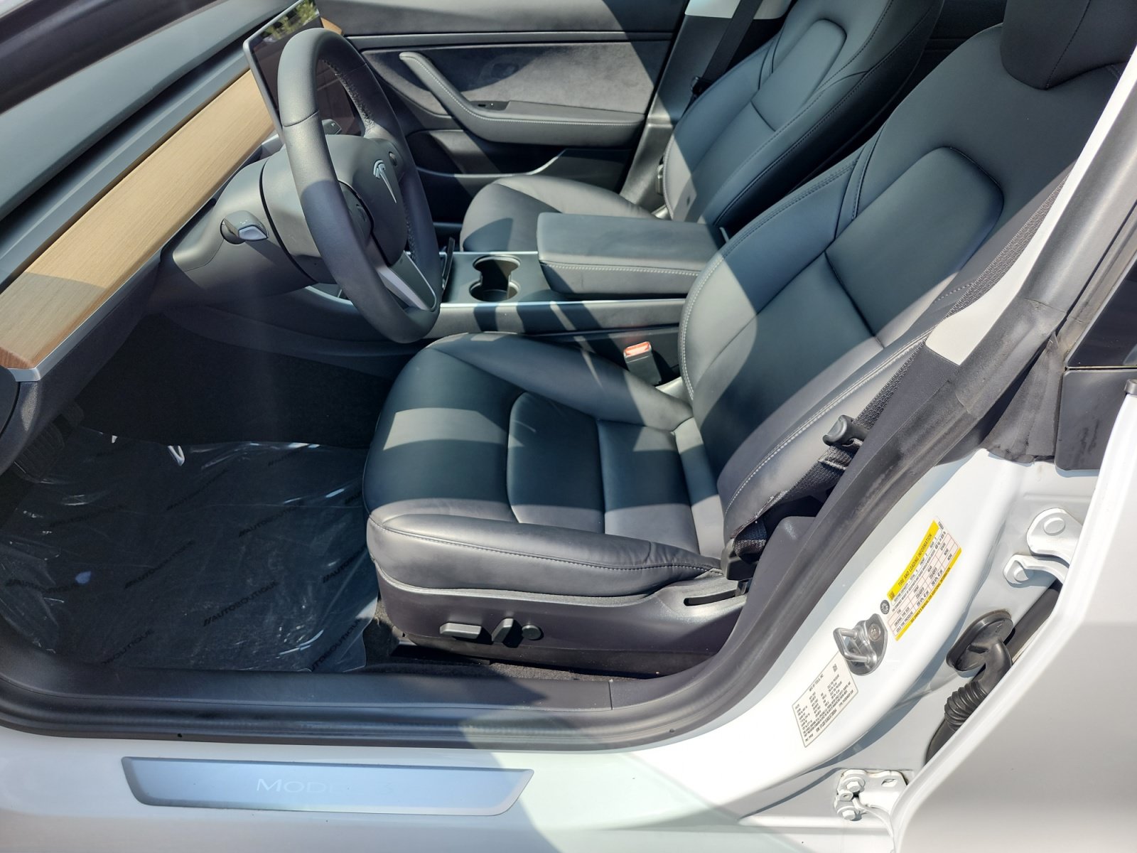 Used 2020 Tesla Model 3 Standard Range Plus RWD image 9