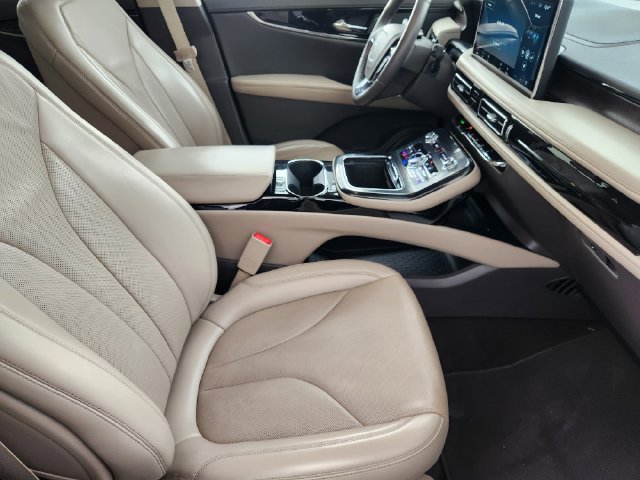 Used 2022 Lincoln Nautilus Reserve FWD image 11
